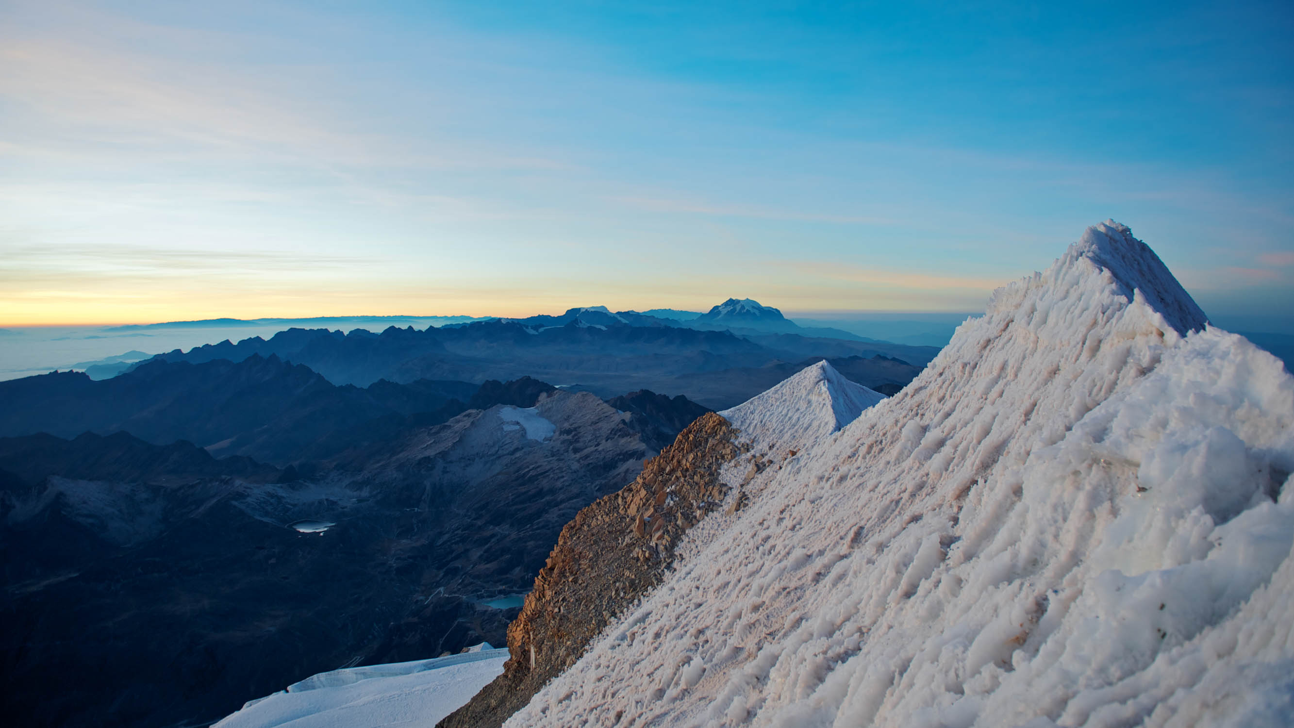 Huayna Potosí, Bolivia (6088 m) • 1/80 · f/2.8 · 24mm • Nikon D700